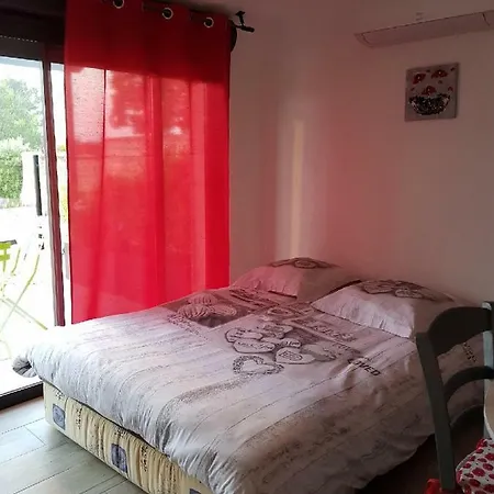 Gite Les Coquelicots Ledenon Exterior photo